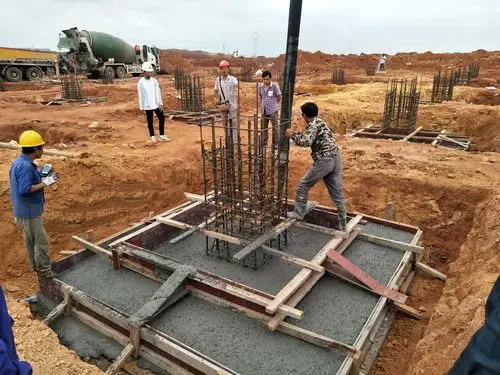 8#楼独立基础浇筑施工中