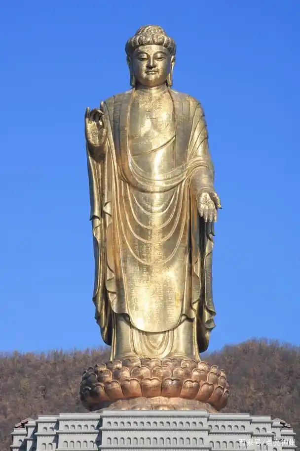 单刀直入,这个景区就是位于河南省平顶山市鲁山县尧山镇的"中原大佛"