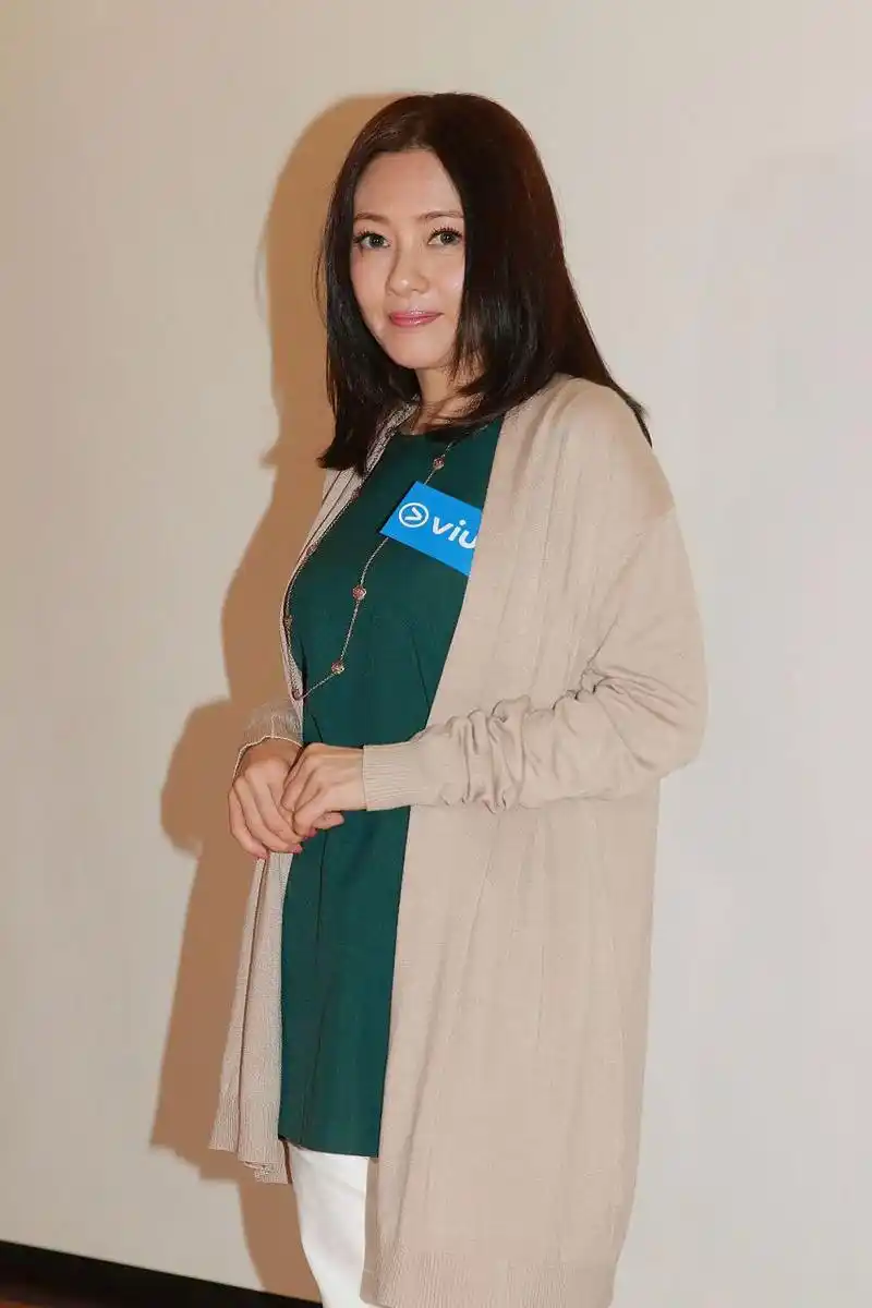 她凭借着多部经典作品,成为了华语电影界的重要人物