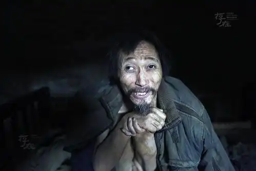 45岁精神病人被铁链锁20年 七旬双亲欲哭无泪