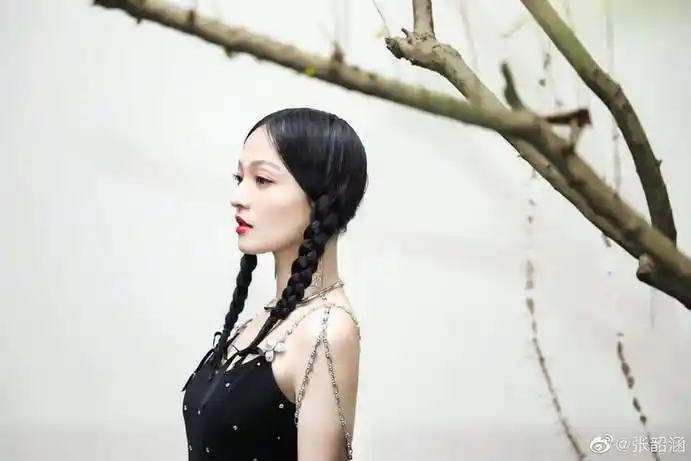 78斤张韶涵瘦成皮包骨!侧面看就好像纸片一样