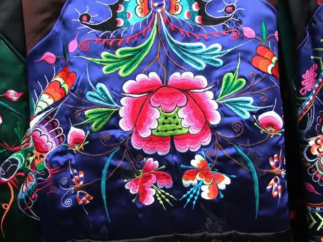 绣花刺绣是湖南湘西苗族妇女勤劳智慧的结晶