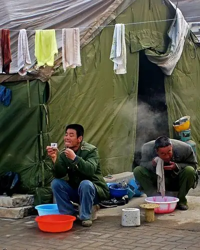 这些反映社会最底层农民工真实生活的光与影同样深深震撼着现场每位