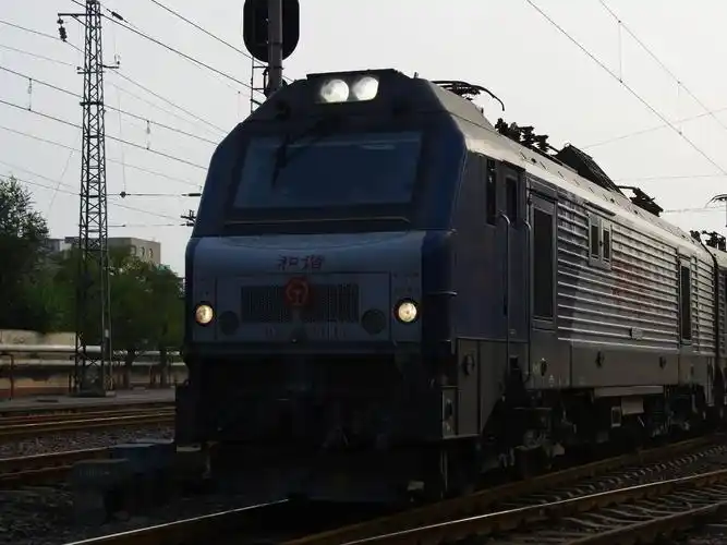 和谐2.#交通强国铁路先行 #铁路摄影 #电力机车  @洪洞 - 抖音