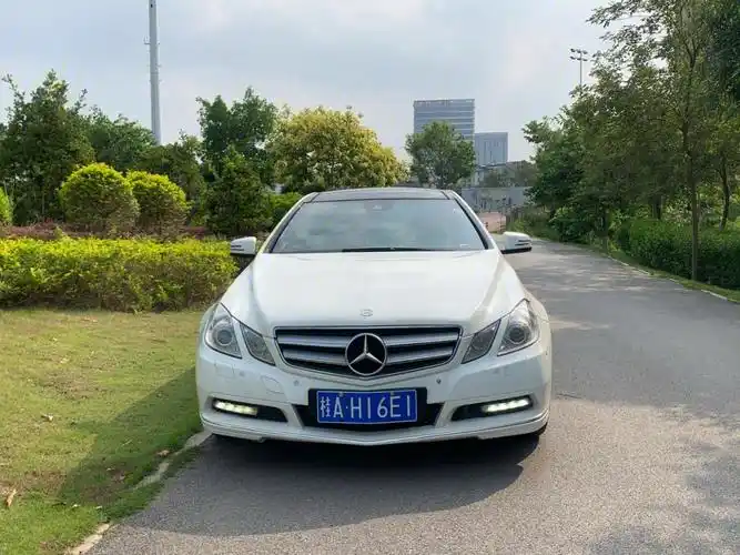 [哇][哇]新货到店12年奔驰e260cgi 经典白色跑车两门版,前置后驱7挡手