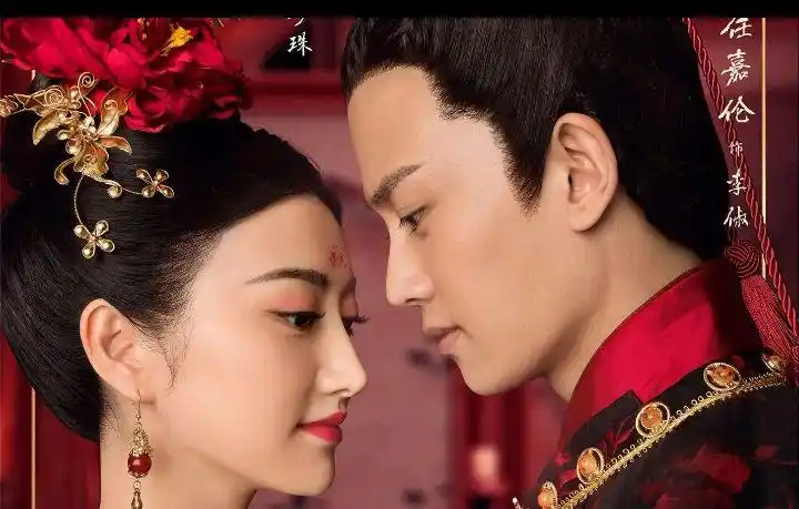 嘉伦景甜大唐荣耀旧照曝光,同桌吃饭像幼儿园小朋友,可爱极了