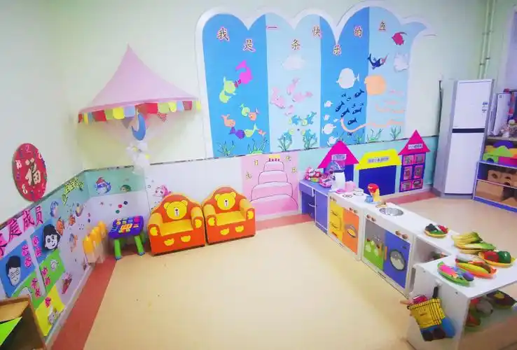 娃娃家 或者你也可以成为爸爸妈妈,做饭打扫卫生照顾小宝宝!