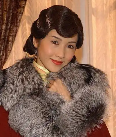 杨怡:《名媛望族》里命运坎坷的戏子四太太,一身旗袍有说不尽的