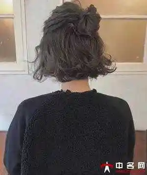 短发烫发的甜美扎发时尚减龄更好看