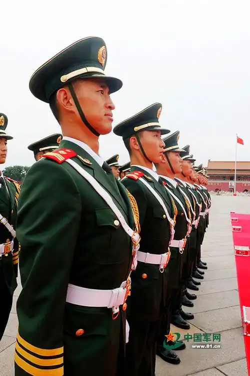 礼炮兵站起来了新动作亮相天安门广场117