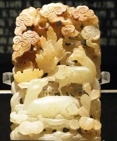 金代"秋山玉"饰 高6.6厘米 湖北省钟祥市明代梁庄王墓出土