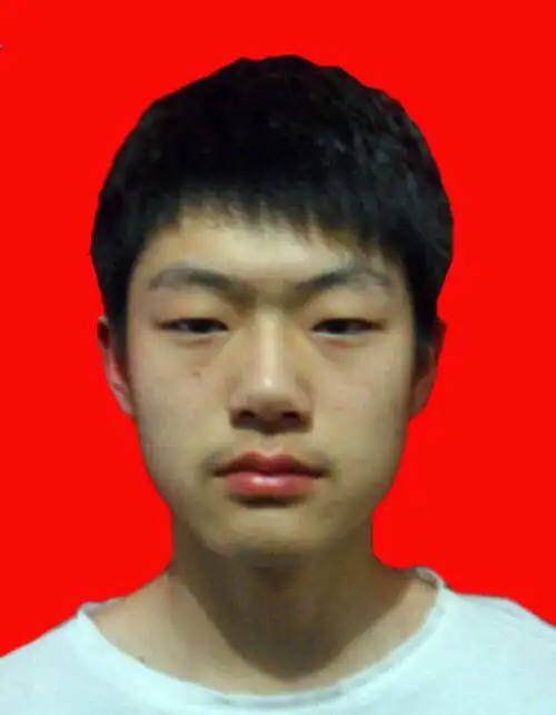 求大神ps 成一寸证件照. 红底的. 把第一张的脸换成第二张.