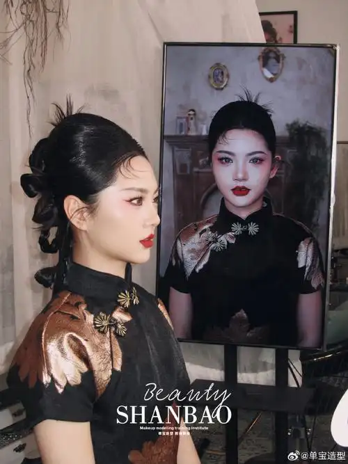 单宝造型超话91ccd课堂随拍|新中式旗袍造型  如梦之梦同款黑金旗袍