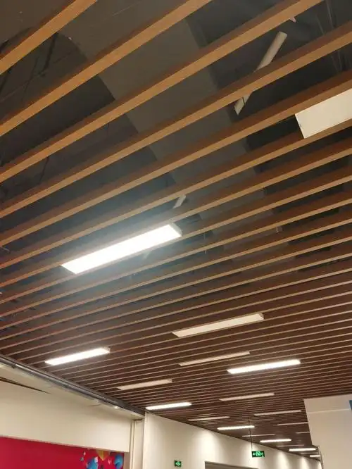 批发工程吊顶格栅铝天花 金属网格天花板 铝挂片格栅装饰材料