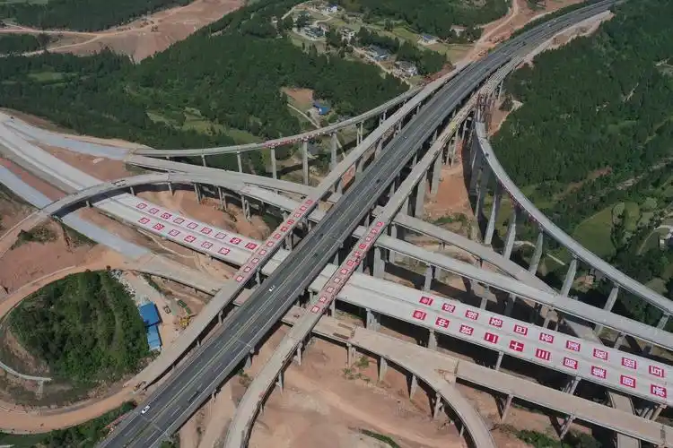 成绵苍巴高速公路