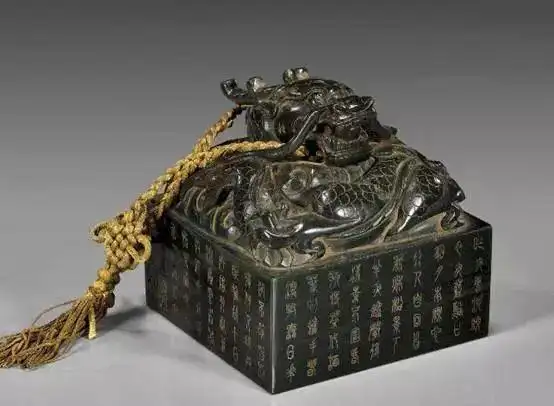 形状差这么多扁平的和氏璧是怎么雕成传国玉玺这个大玉疙瘩的