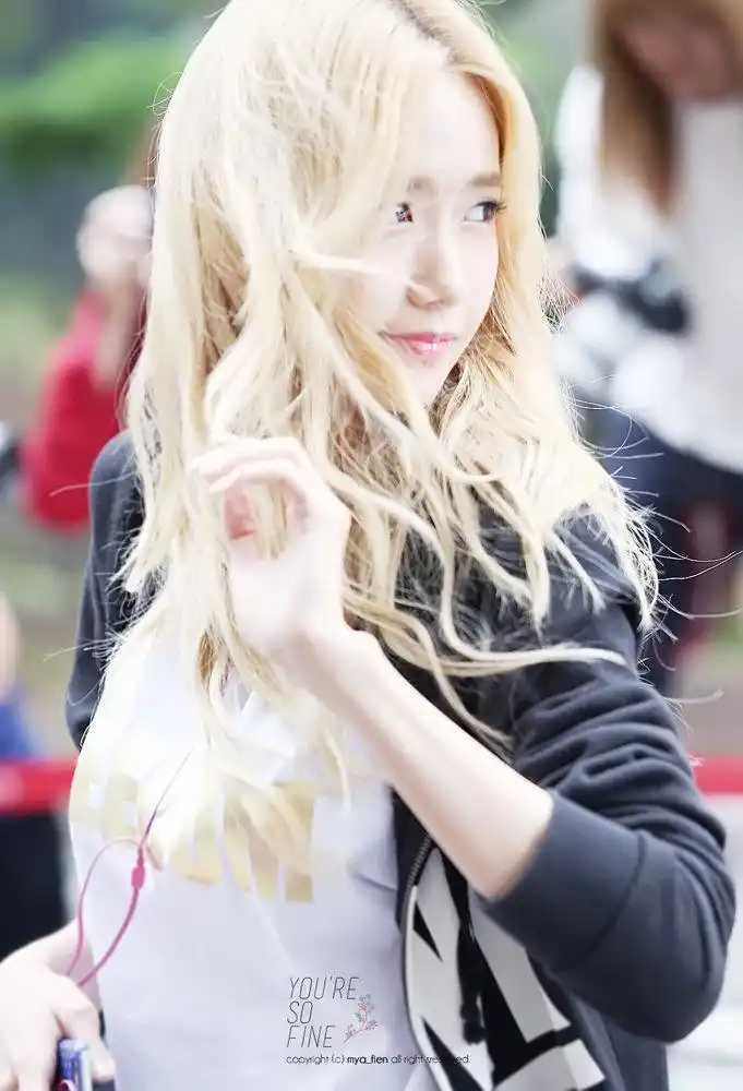 考古金发林允儿清纯蛊系易碎感