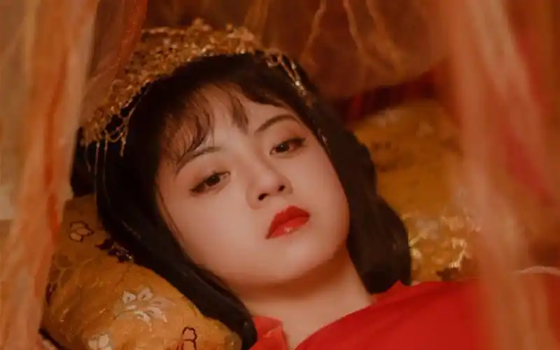 呜呜四月晨晨终于要拍剧了,《撒娇丑妃最好命》,告诉我怎么才能长这么