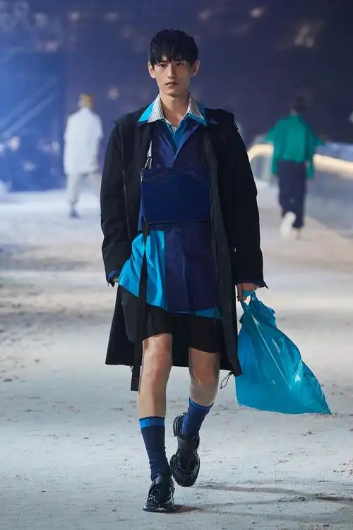 solidhomme庆祝人类创新进取