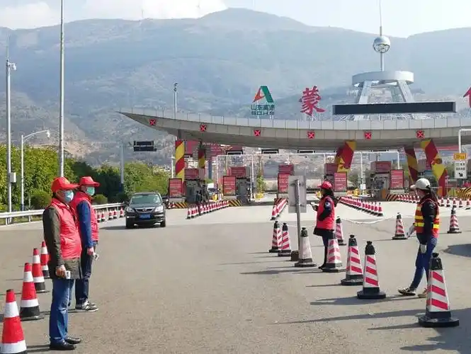 蒙自市委政法委机关支部于2月1日迅速组织开展"让党旗在防控疫情斗争