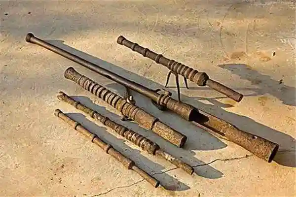 火铳制作方法将火药进行压缩点燃引线造成推力引发爆炸