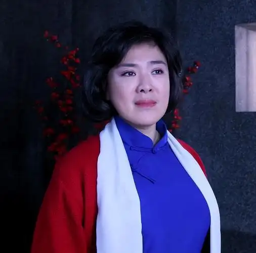 美声与民族"双料歌后"万山红,如今的她,依旧风采照人