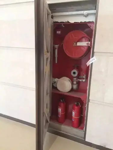 可180°开启"的石材消火栓双轴暗门工艺解析