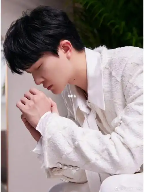 这个侧脸!这个似笑非笑啊啊啊啊啊啊啊啊啊啊!#周深  #宝藏男孩周深