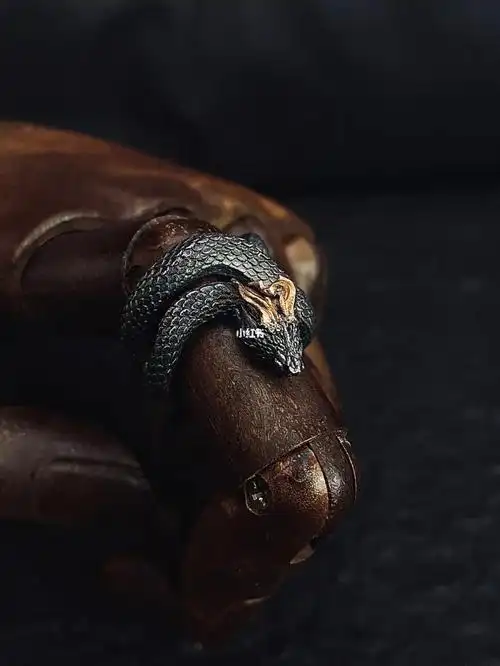 无垠wuyin18k小号龙头蛇指戒细节满满