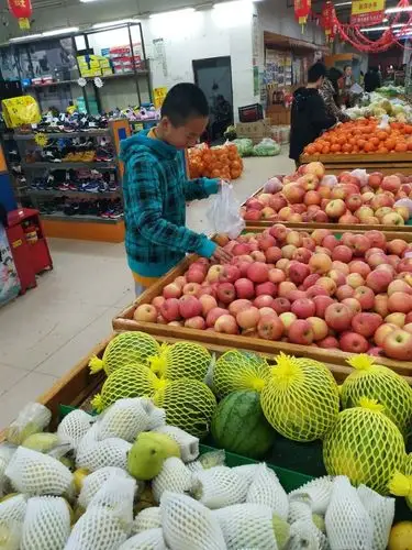 利用寒假的闲暇时间,帮家里买水果.