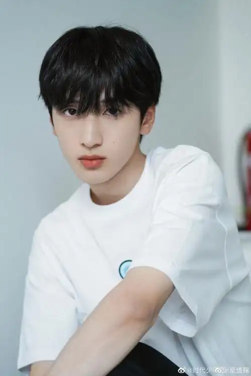 严浩翔刘海进入挡眼模式#小熊穿着小熊衣服,清爽无敌挡眼睛刘海疾不