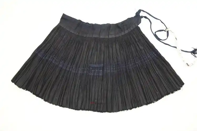 民国剑河苗族蓝靛染挑花人骑马纹百褶裙