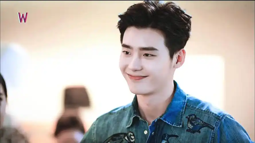 李钟硕《w两个世界》帅气剧照图片桌面壁纸高清大图预览1920x1080