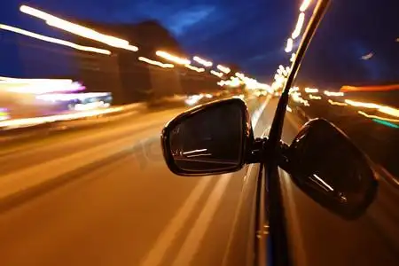 夜行车脸红了后视镜酒杯