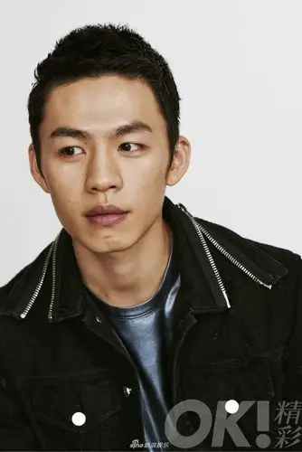 组图:金马最佳新人李鸿其演绎"双面人生" 肌肉惹惊叹