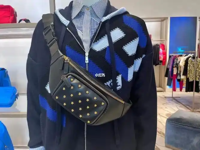范思哲versace男士胸包