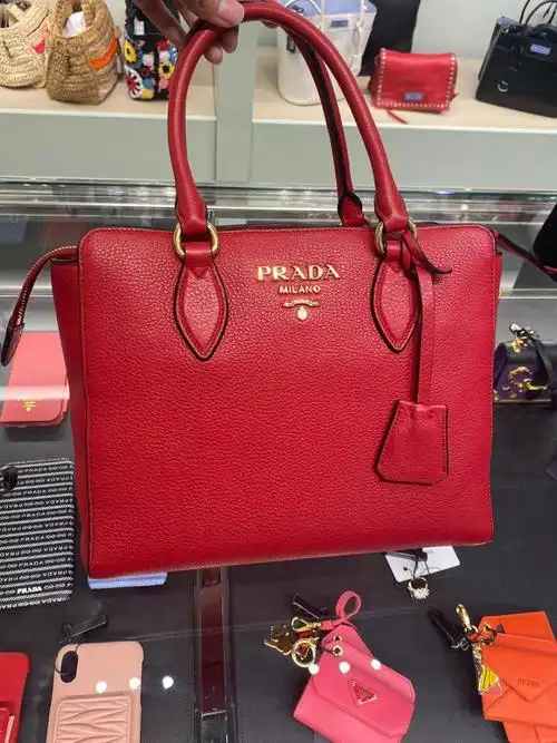 prada普拉达女包 荔枝纹金标手提包 通勤包 单肩包 折扣款 1ba205