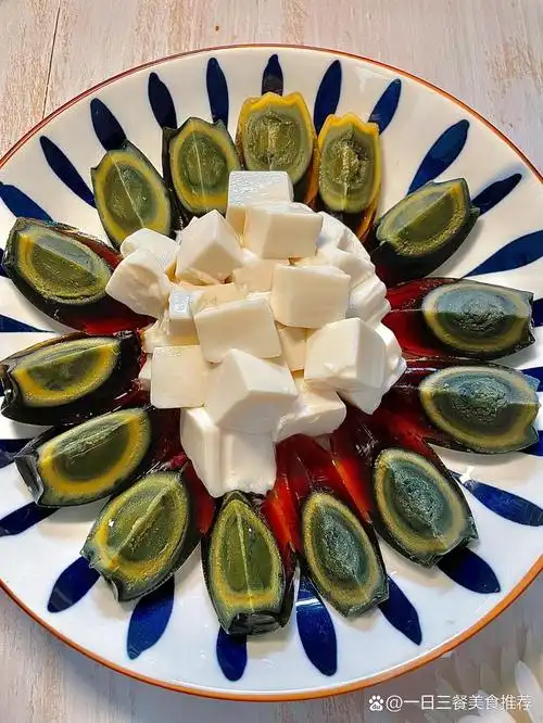 皮蛋豆腐这样做真的是又简单又好吃!#皮蛋拌豆腐