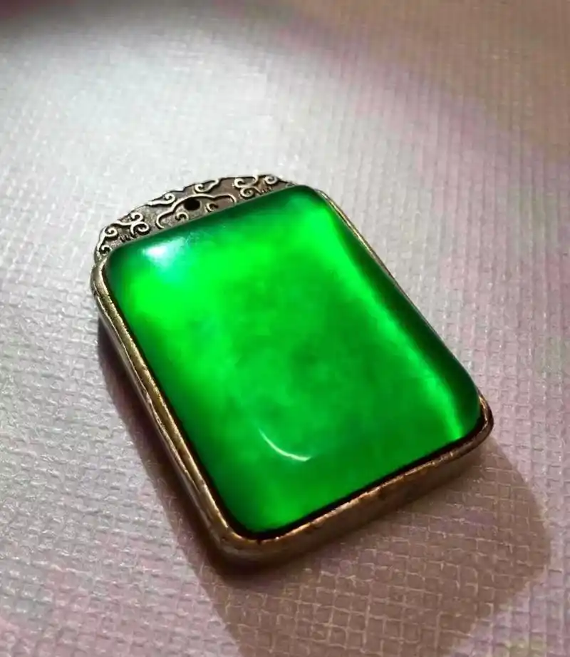 清宫老料玻璃种翡翠帝王绿《如意平安无事牌》工 - 抖音