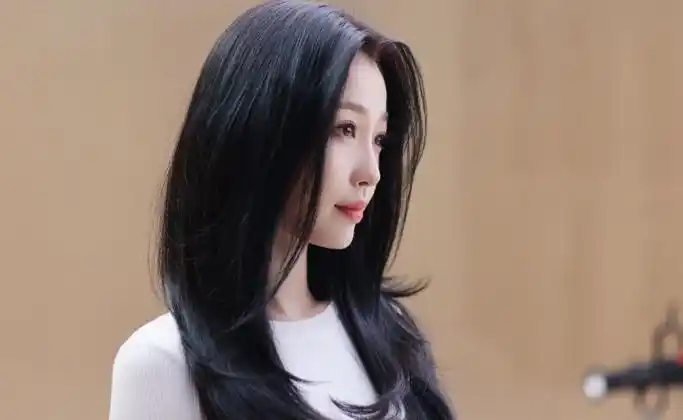 圆眼女星亲和力十足