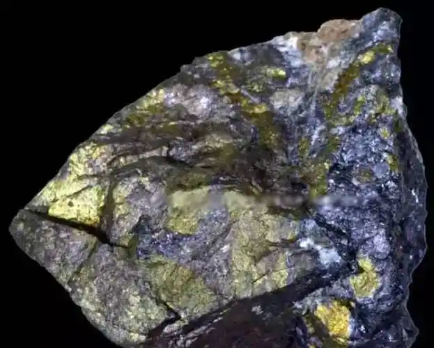 不平坦断口梯状破裂断口多色性在光性非均质体的有色的宝石晶体中