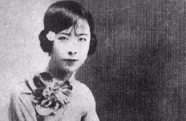 于凤至深感赵四对张学良的深情厚意,她回忆赵四为爱情所付出的巨大