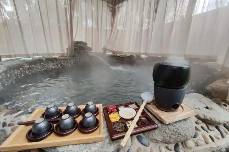 西安这5个温泉泡汤好去处承包你的整个冬天