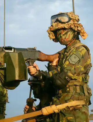 演练中上着"迷彩妆"的吕奇桦