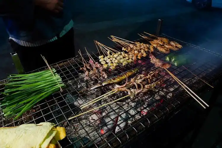 夜拍烧烤摊