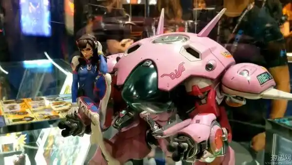 《守望先锋》d.va官方手办实拍 造型还原细节很赞