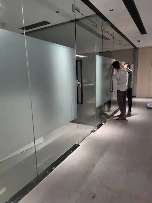 东莞办公室隔断磨砂玻璃,中空百叶玻璃,室内玻璃隔断工程,东莞酒店