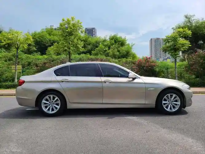 深圳2013年7月宝马宝马5系2013款525li豪华型香槟色手动挡