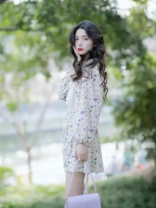 总会忍不住拍几张好看的照片,那有什么合适的姿势适合穿裙子拍照的