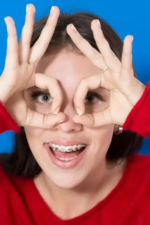 哄女孩子是一门艺术,而无厘头话术则是这门艺术中的一抹亮色.